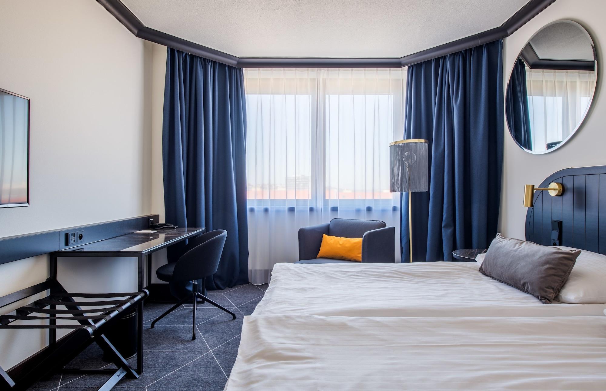 Vienna House By Wyndham Diplomat Prague Hotel Bagian luar foto