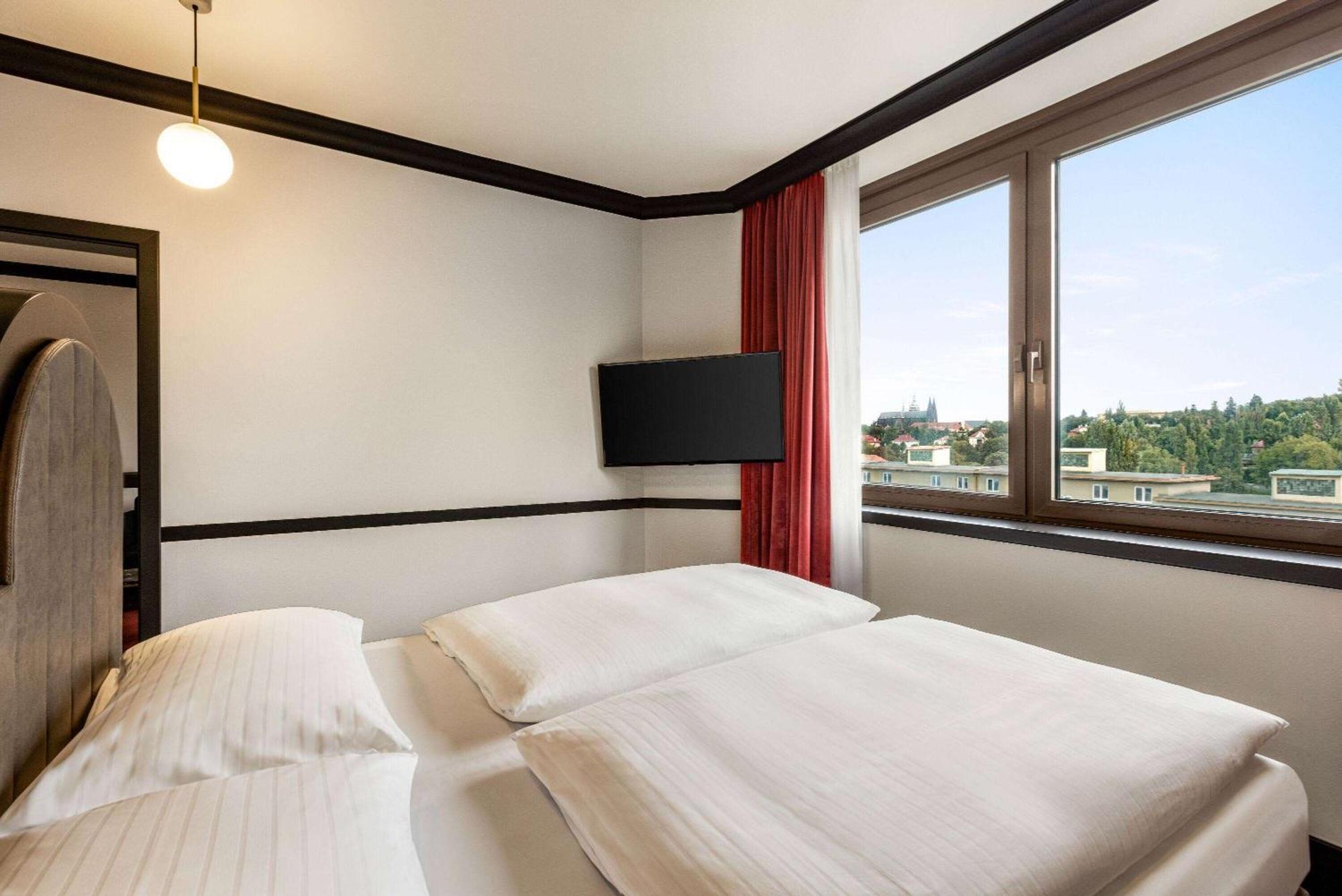 Vienna House By Wyndham Diplomat Prague Hotel Bagian luar foto