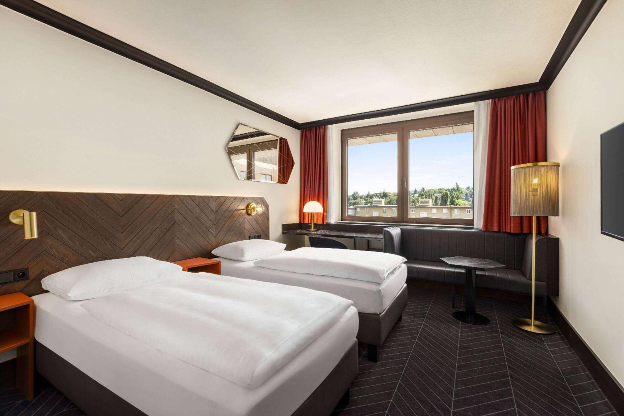 Vienna House By Wyndham Diplomat Prague Hotel Bagian luar foto