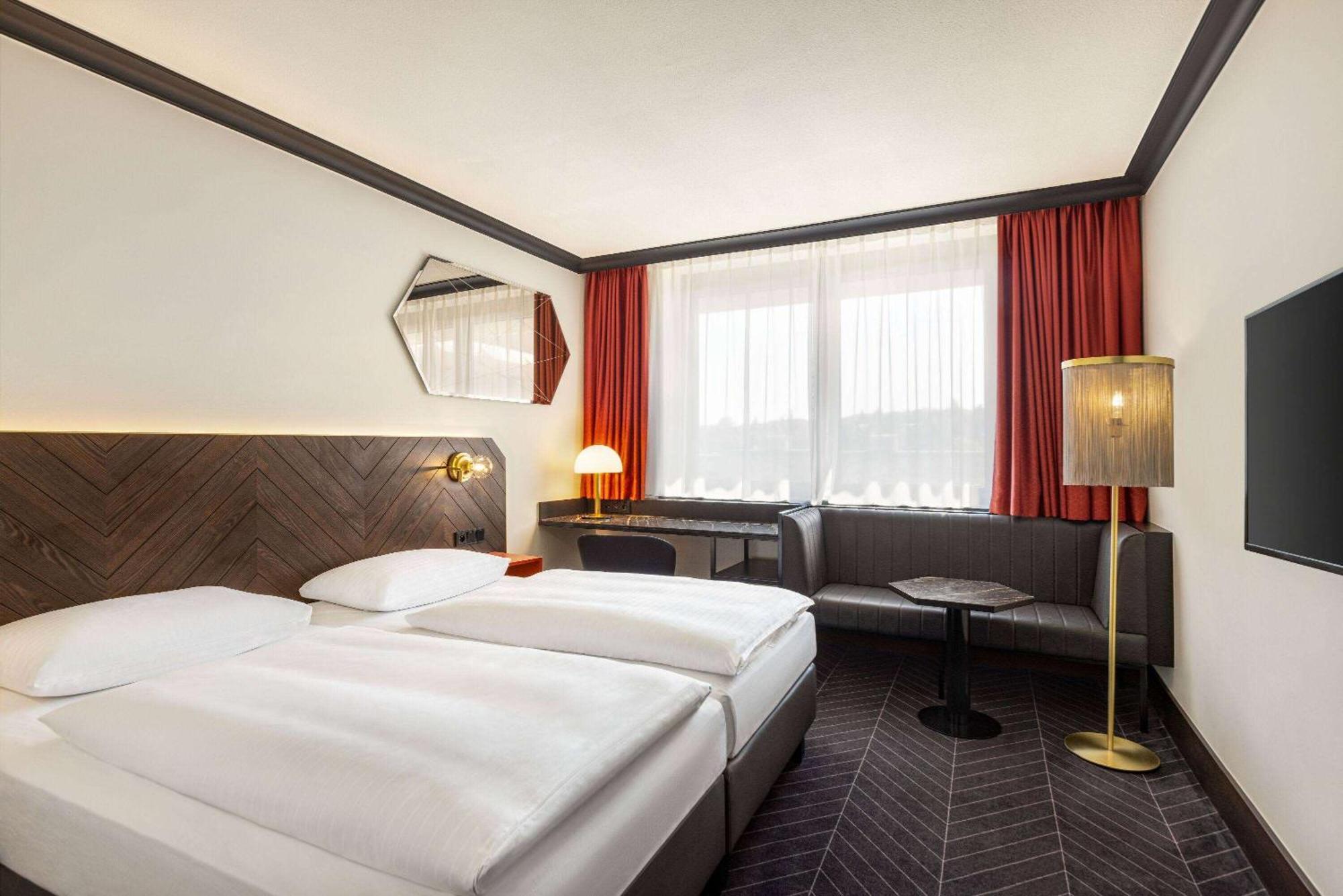 Vienna House By Wyndham Diplomat Prague Hotel Bagian luar foto