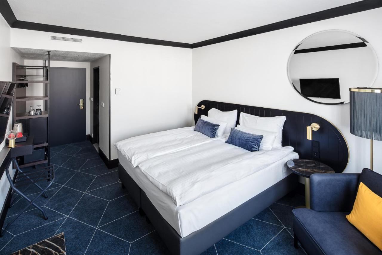 Vienna House By Wyndham Diplomat Prague Hotel Bagian luar foto